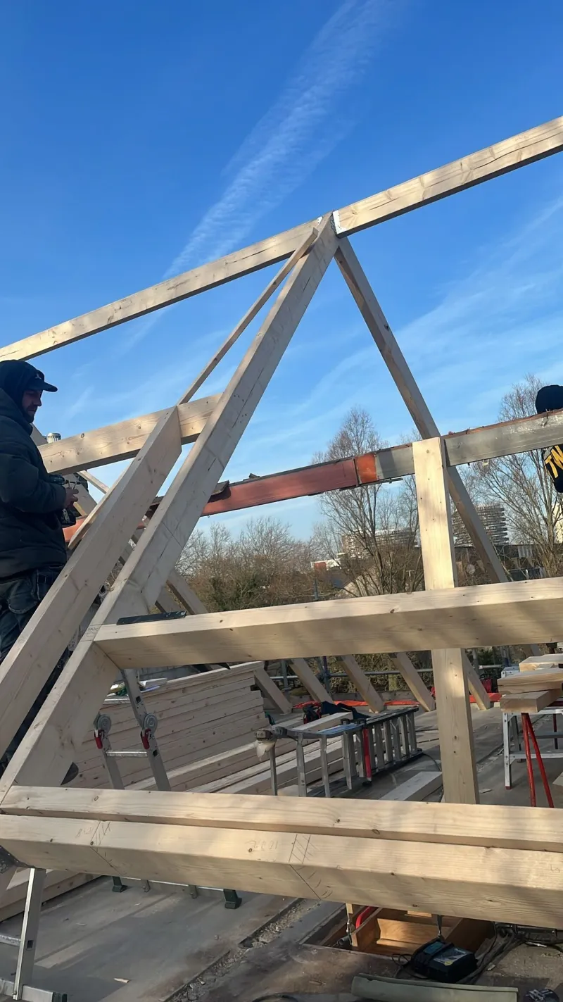 Dakopbouw met houten spanten